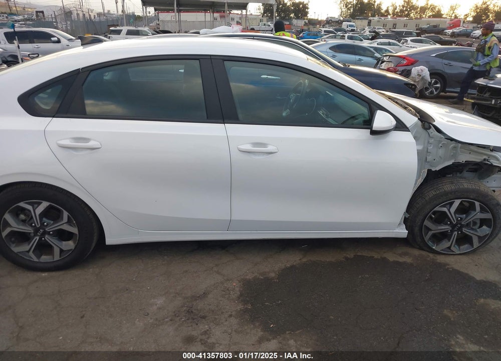 2021 KIA FORTE VIN: 3KPF24AD3ME301307