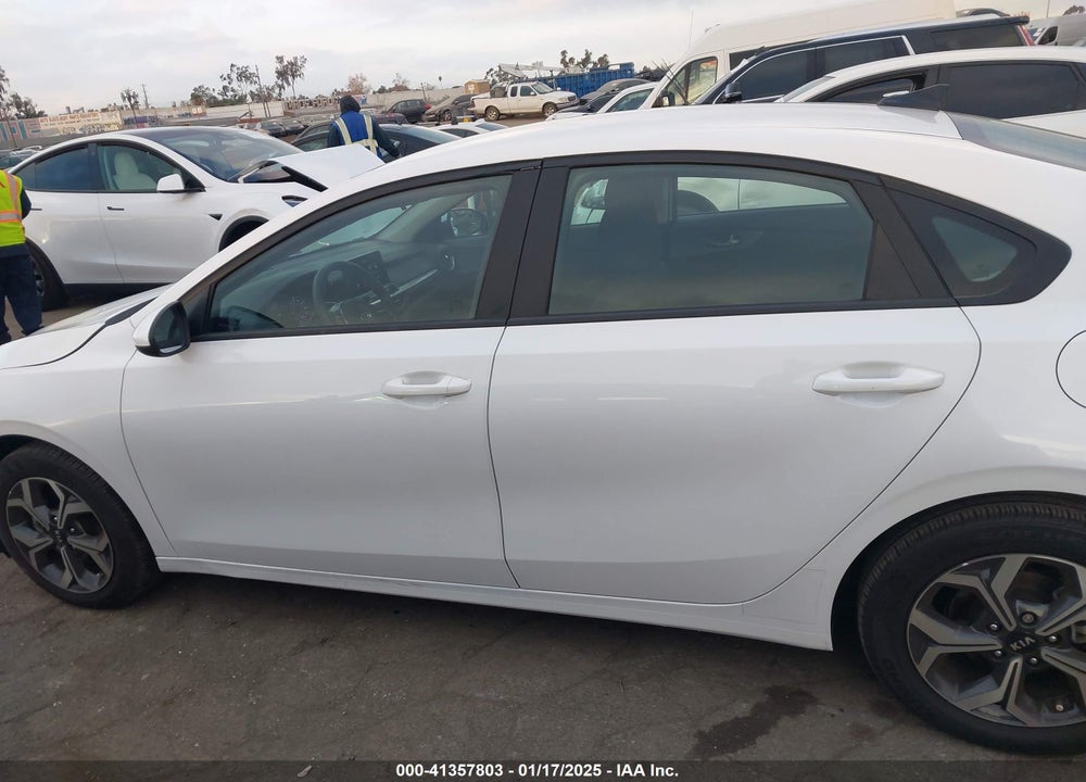 2021 KIA FORTE VIN: 3KPF24AD3ME301307