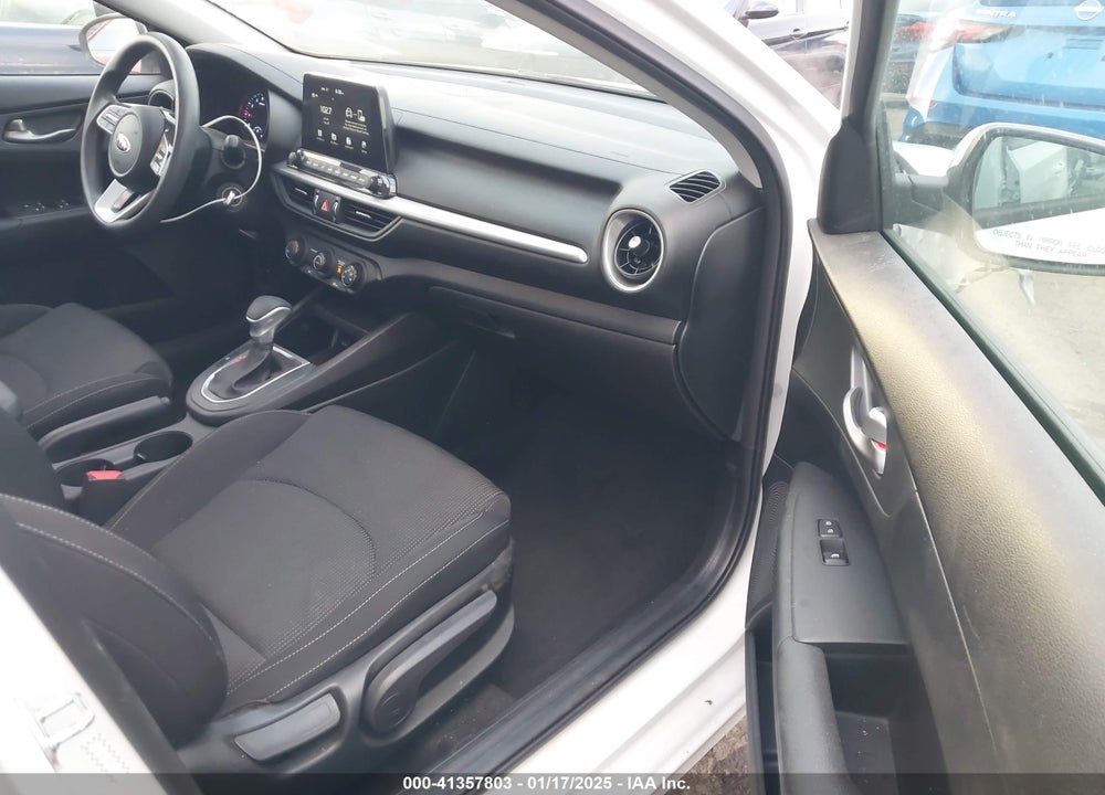 2021 KIA FORTE VIN: 3KPF24AD3ME301307