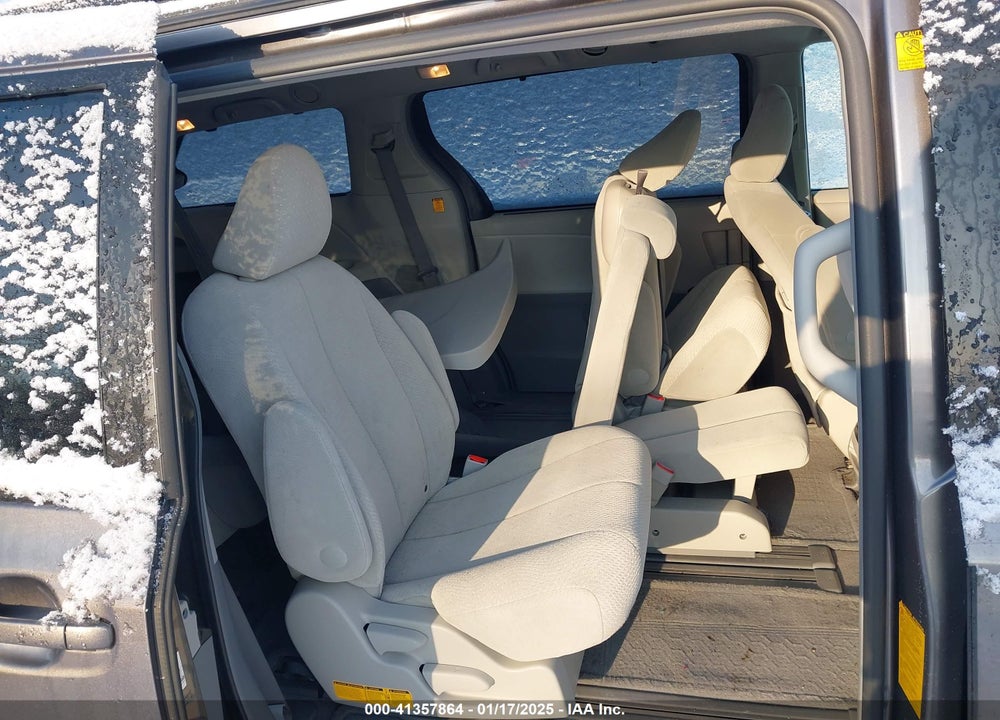 2011 TOYOTA SIENNA LE V6 VIN: 5TDKK3DC0BS091392