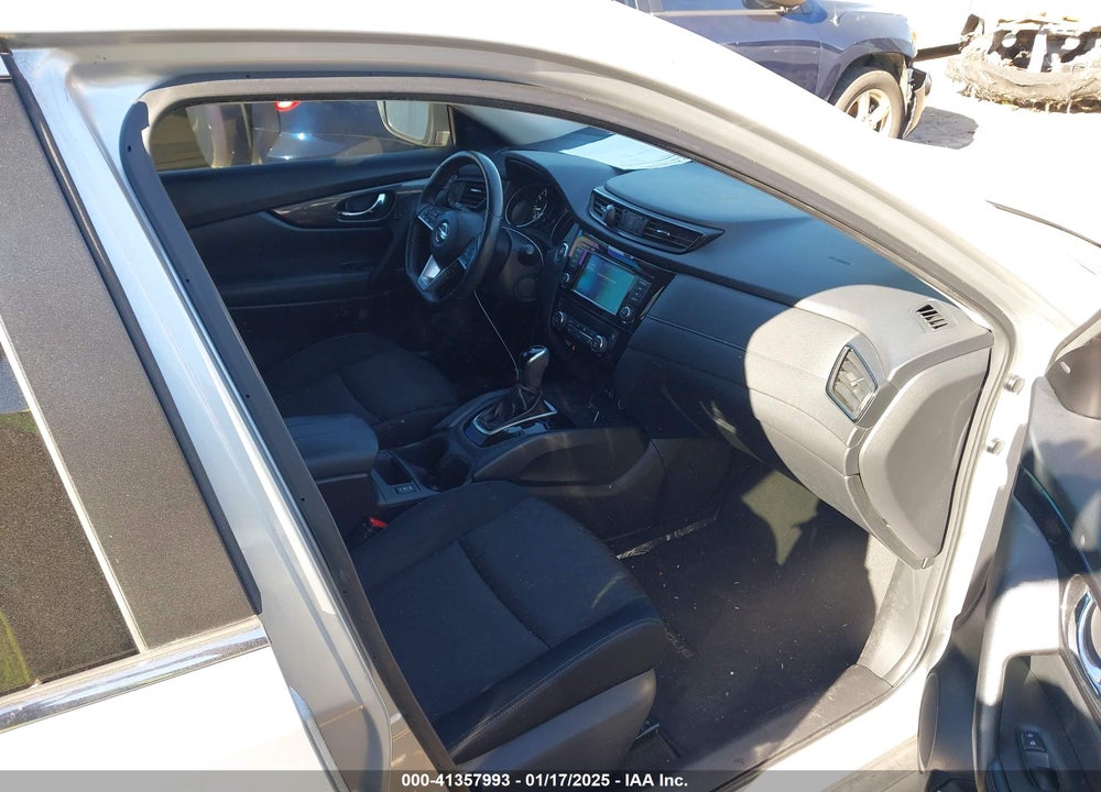 2018 NISSAN ROGUE SV VIN: KNMAT2MTXJP608452