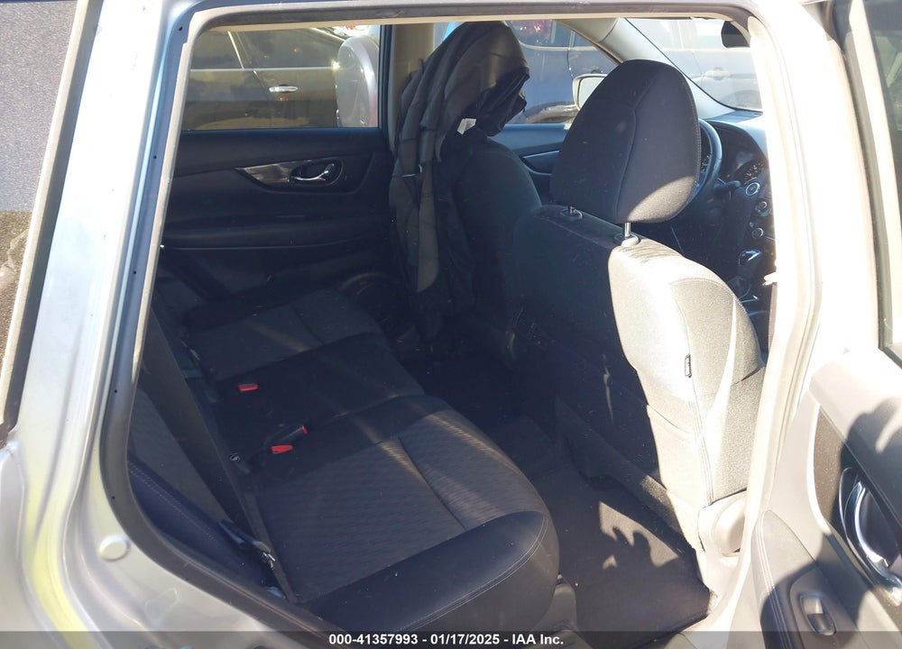 2018 NISSAN ROGUE SV VIN: KNMAT2MTXJP608452