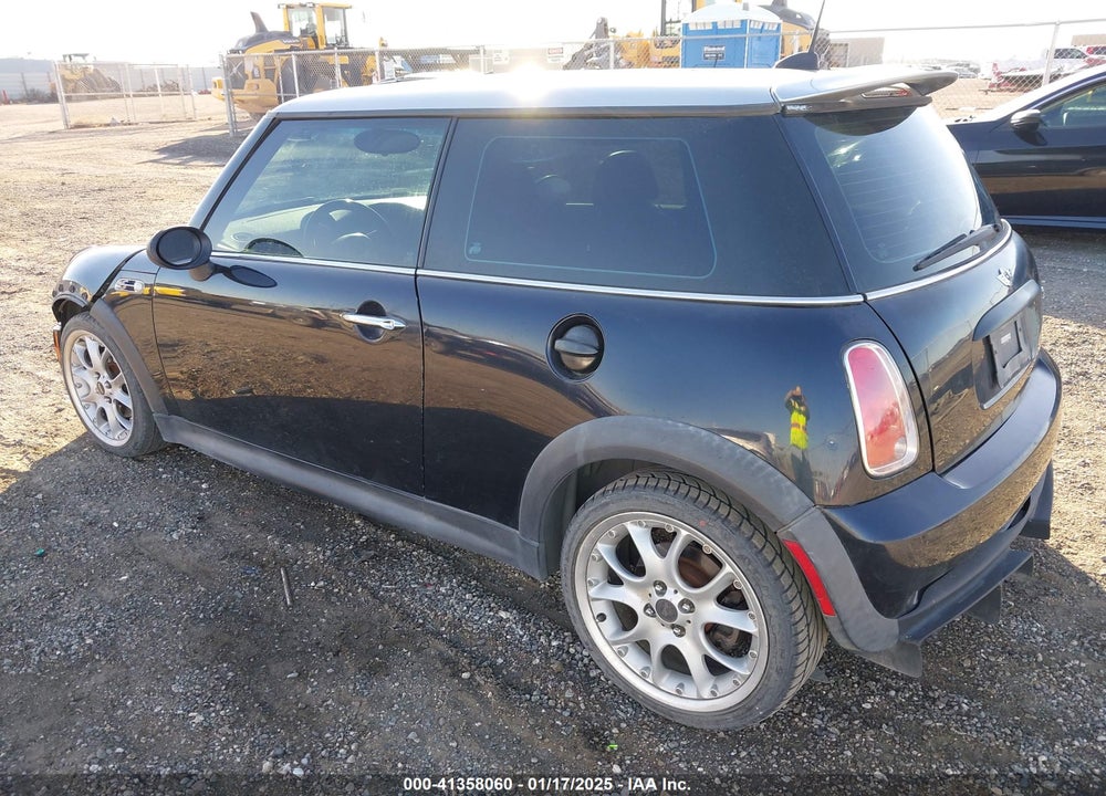 2006 MINI COOPER S VIN: WMWRE33516TL21616