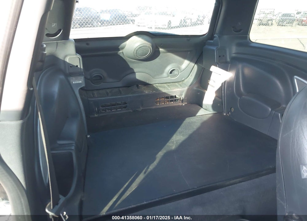 2006 MINI COOPER S VIN: WMWRE33516TL21616