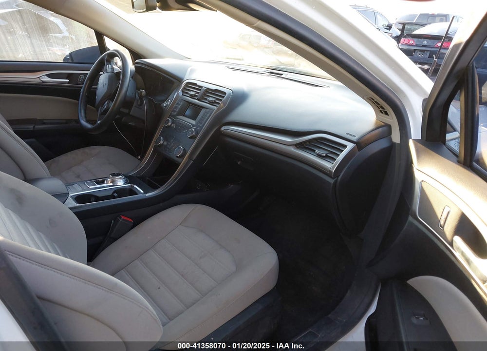2019 FORD FUSION VIN: 3FA6P0G70KR149168