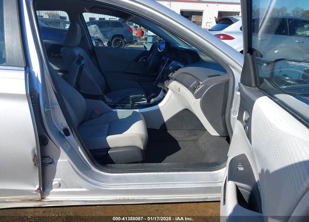 2015 HONDA ACCORD VIN: 1HGCR2F35FA028512