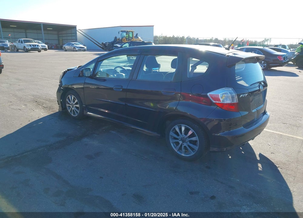 2013 HONDA FIT VIN: JHMGE8H53DC039554
