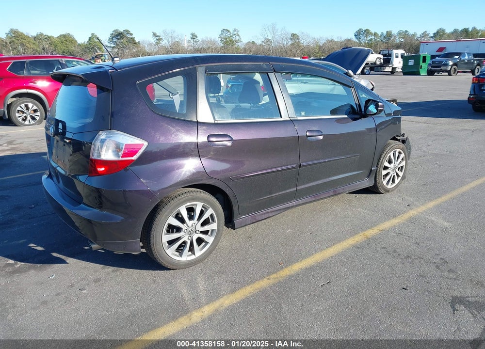 2013 HONDA FIT VIN: JHMGE8H53DC039554