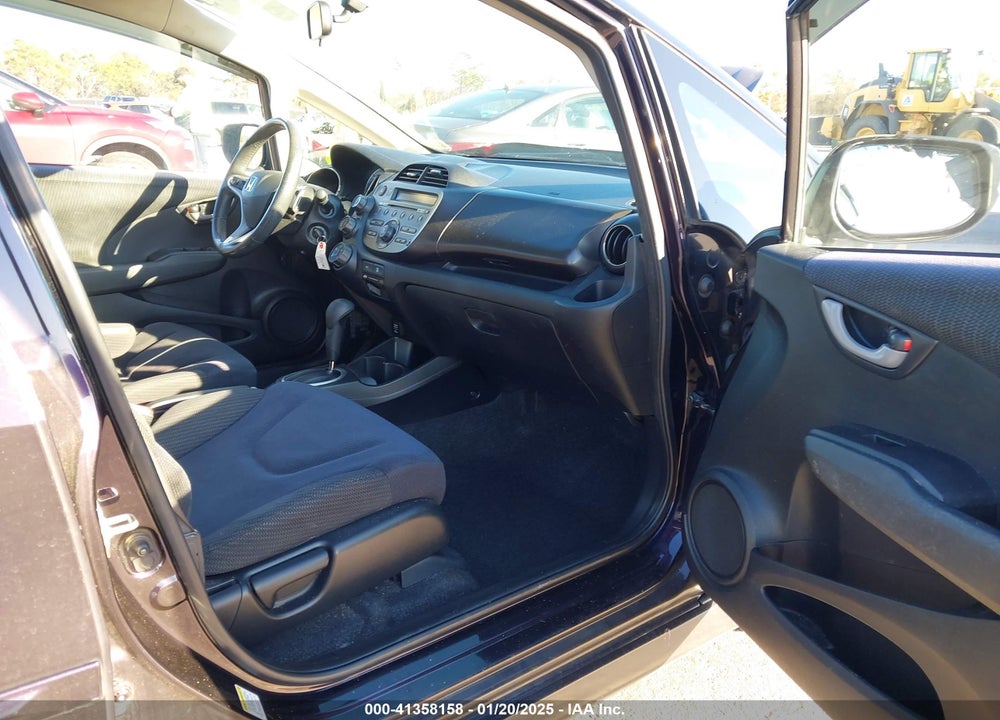 2013 HONDA FIT VIN: JHMGE8H53DC039554