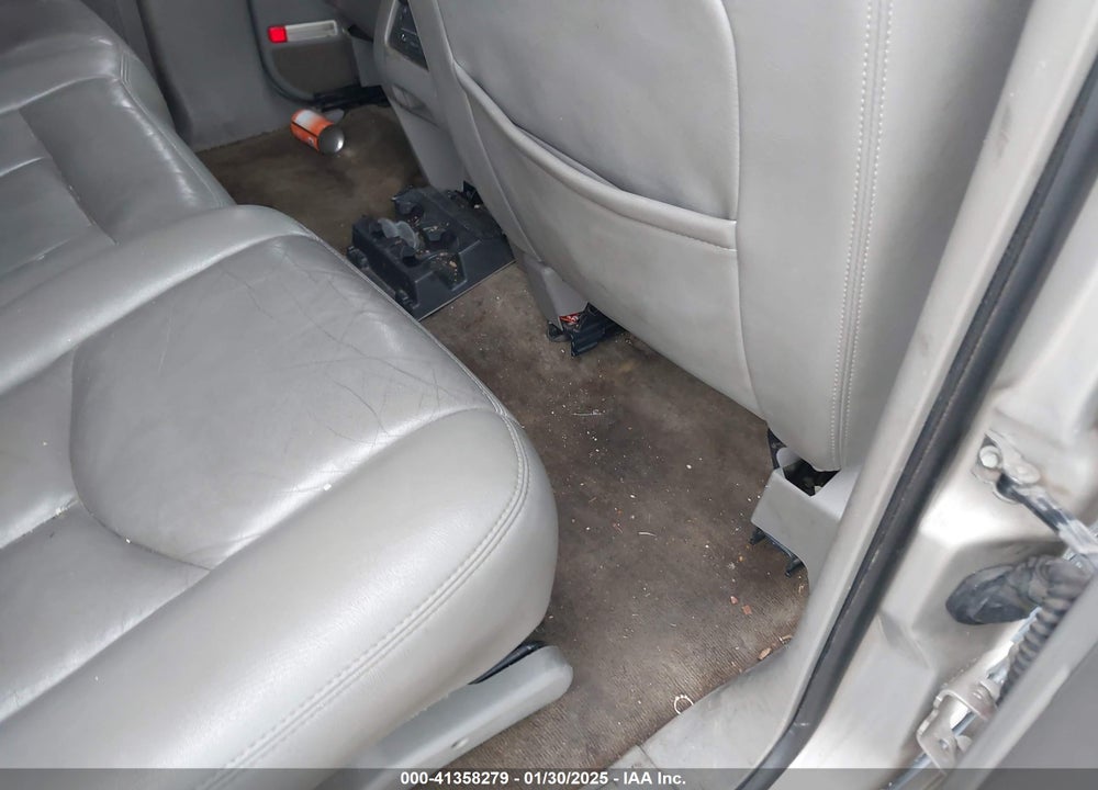 2005 CHEVROLET SUBURBAN 1500 LS VIN: 3GNFK16Z65G185021