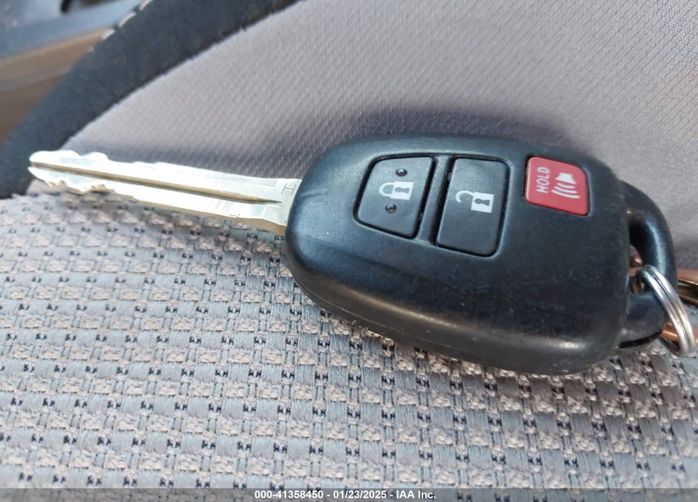 2017 TOYOTA RAV4 XLE VIN: JTMRFREV0HD204803