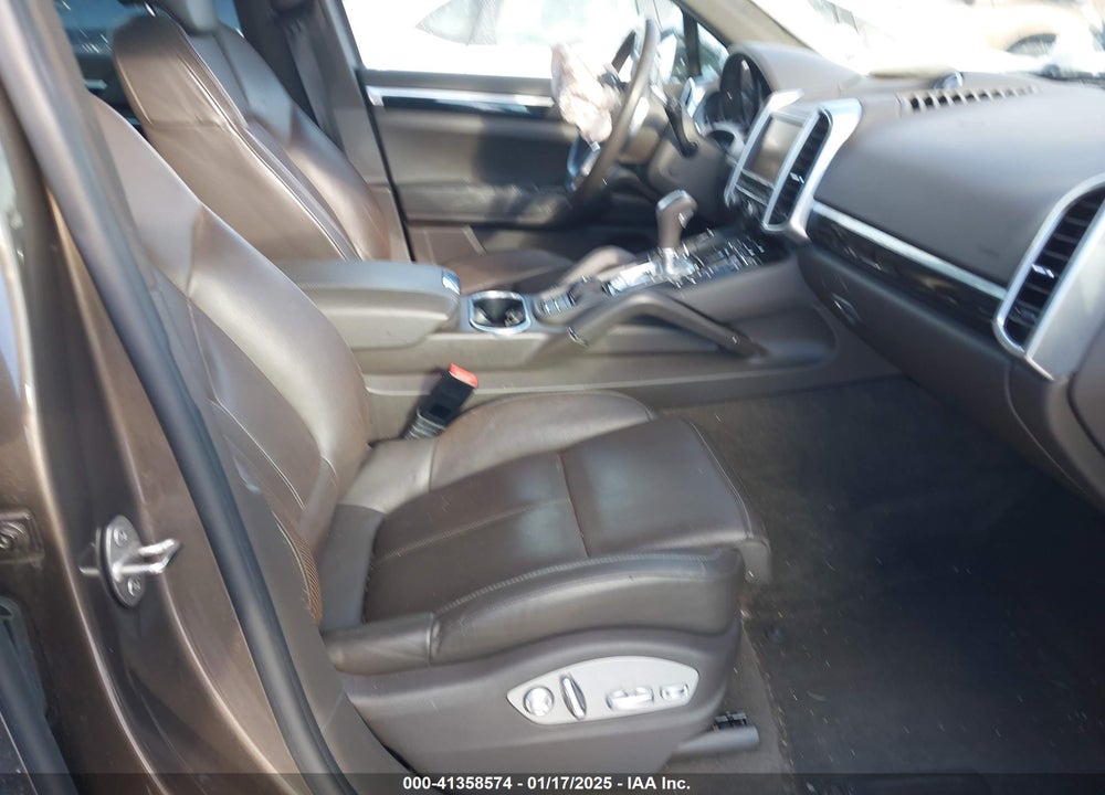 2016 PORSCHE CAYENNE VIN: WP1AA2A21GLA05440