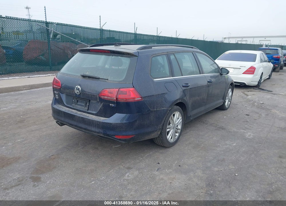 2015 VOLKSWAGEN GOLF SPORTWAGEN TDI SE 4-DOOR VIN: 3VWCA7AU3FM511645