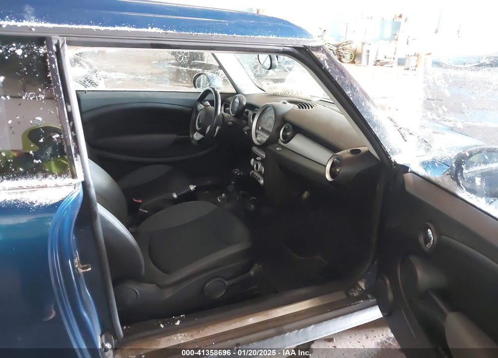 2009 MINI COOPER CLUBMAN VIN: WMWML33559TN69257