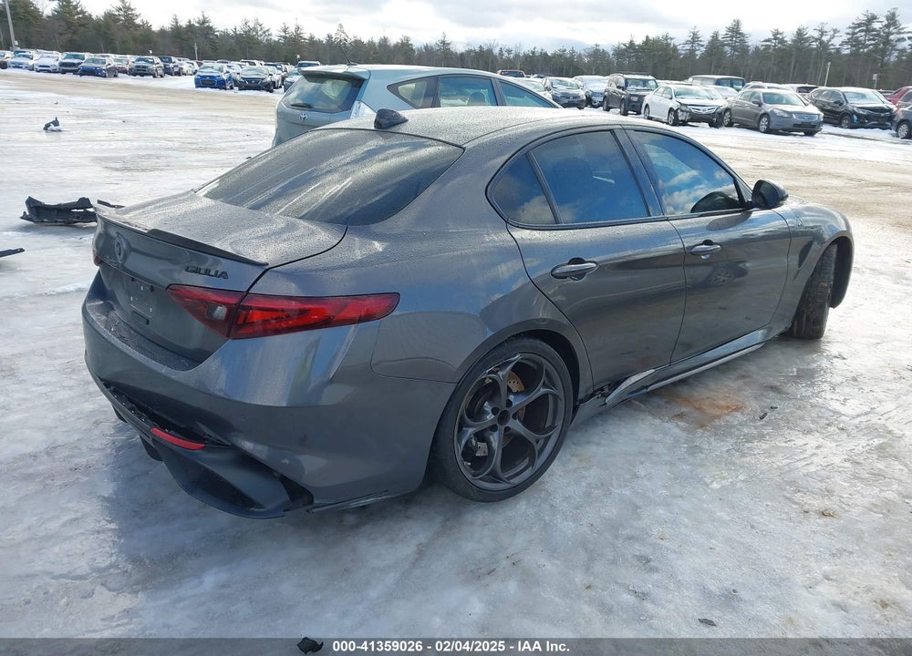 2018 ALFA ROMEO GIULIA VIN: ZARFAEAV5J7583551