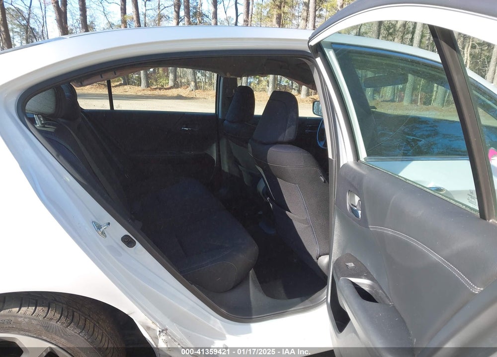 2015 HONDA ACCORD VIN: 1HGCR2F58FA271829