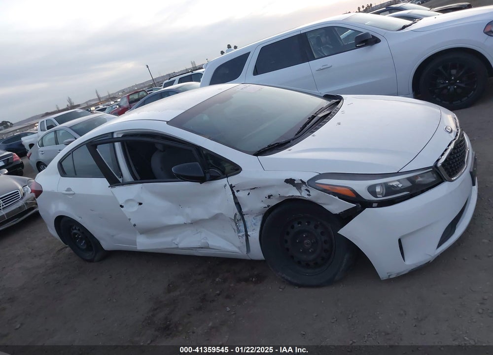 2018 KIA FORTE VIN: 3KPFL4A75JE226676