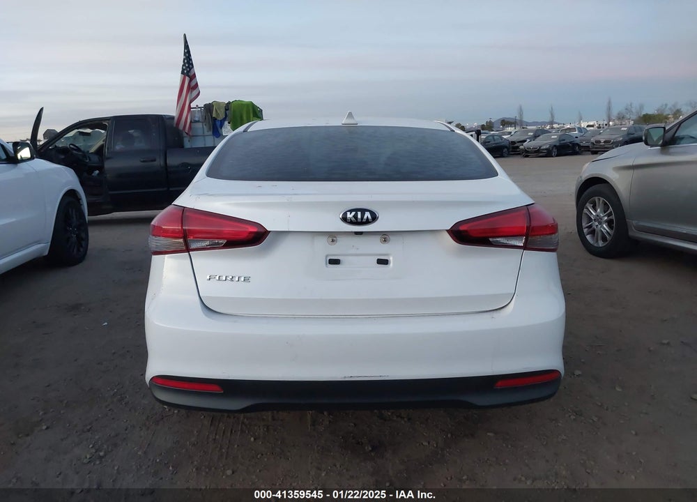 2018 KIA FORTE VIN: 3KPFL4A75JE226676