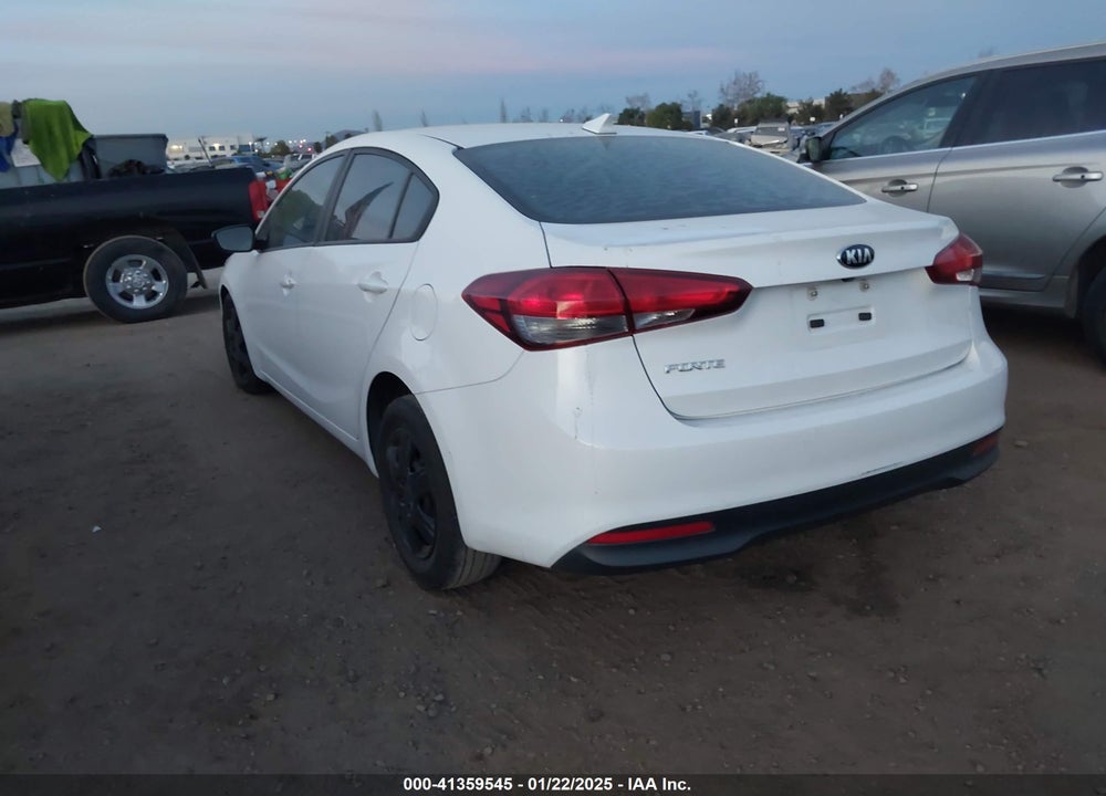 2018 KIA FORTE VIN: 3KPFL4A75JE226676