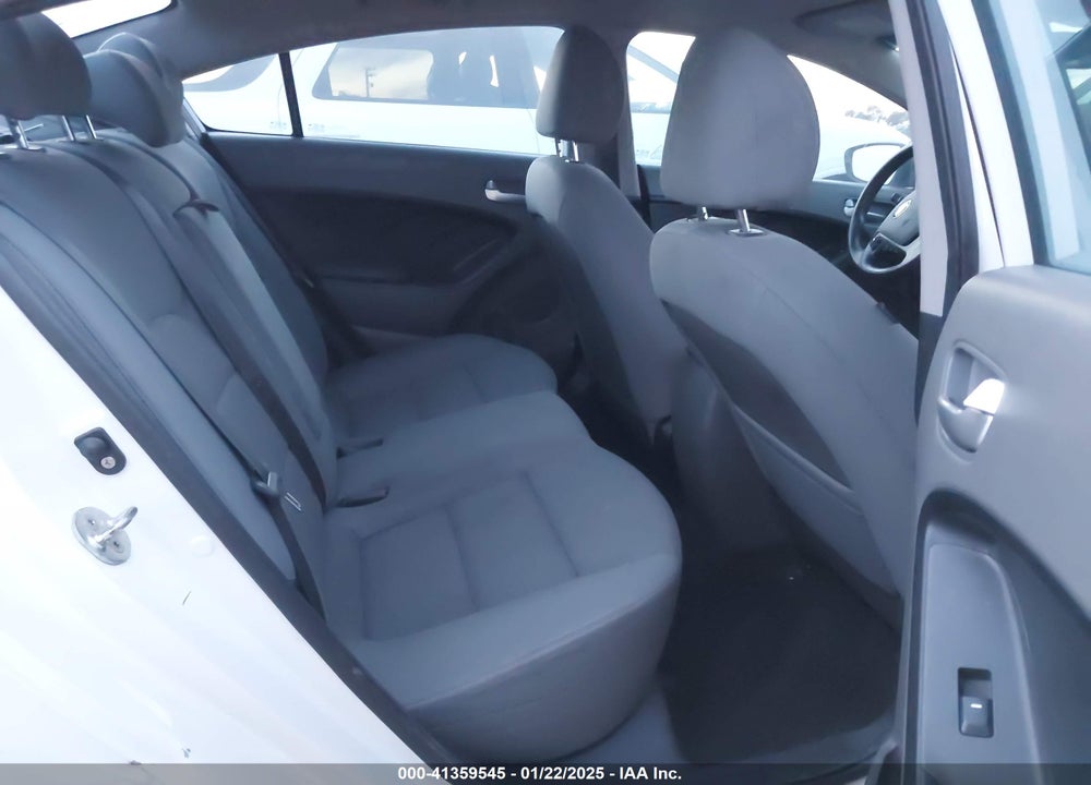 2018 KIA FORTE VIN: 3KPFL4A75JE226676