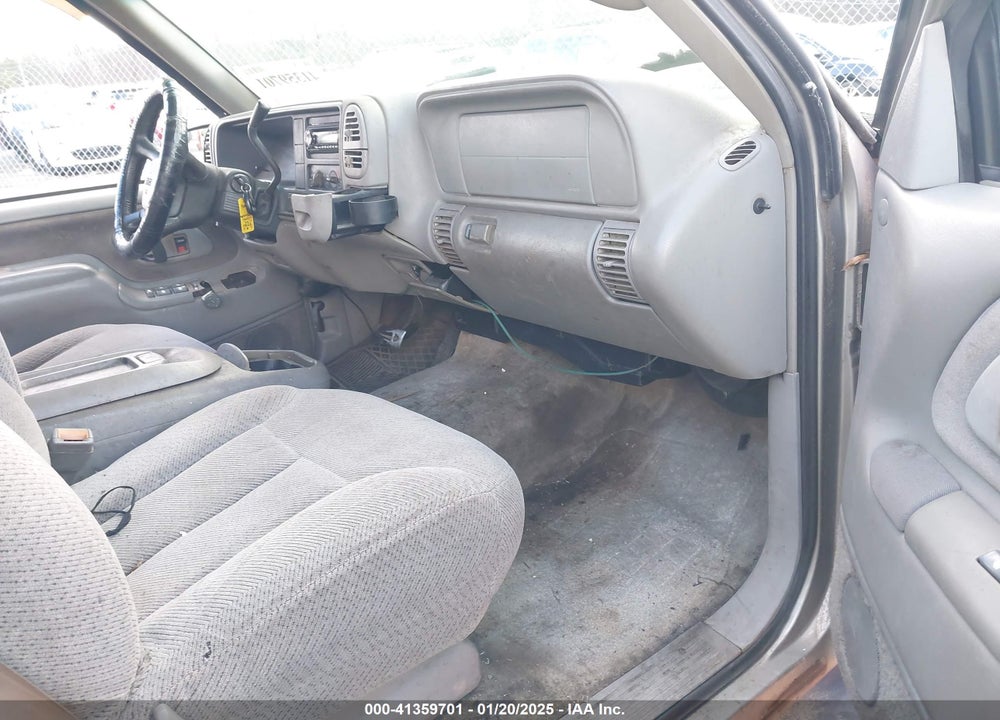1999 GMC YUKON SLE VIN: 1GKEK13R8XJ804104