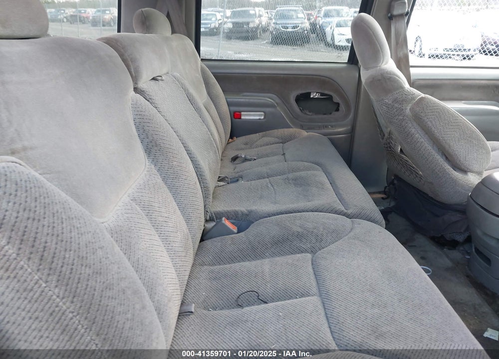 1999 GMC YUKON SLE VIN: 1GKEK13R8XJ804104