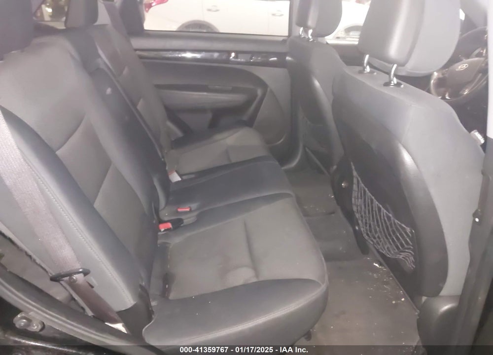 2011 KIA SORENTO LX VIN: 5XYKTDA15BG062831