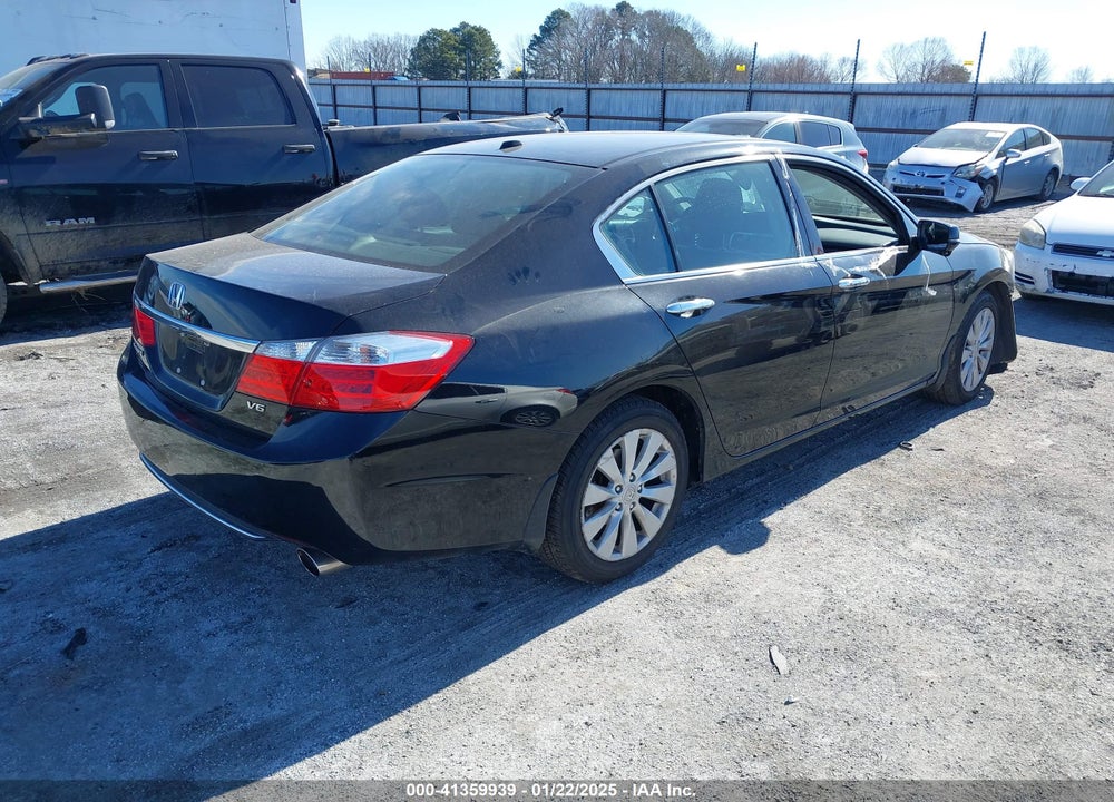 2013 HONDA ACCORD VIN: 1HGCR3F85DA043459