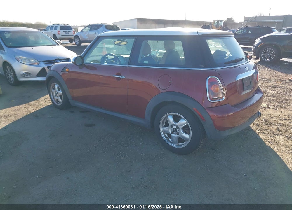 2009 MINI COOPER VIN: WMWMF33529TT68357