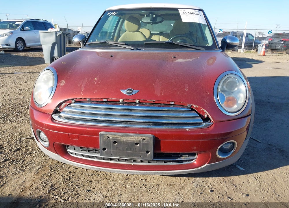 2009 MINI COOPER VIN: WMWMF33529TT68357