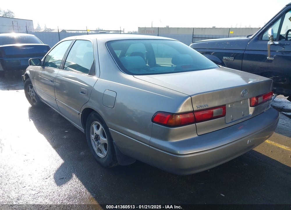 1998 TOYOTA CAMRY LE VIN: JT2BG28K2W0151994