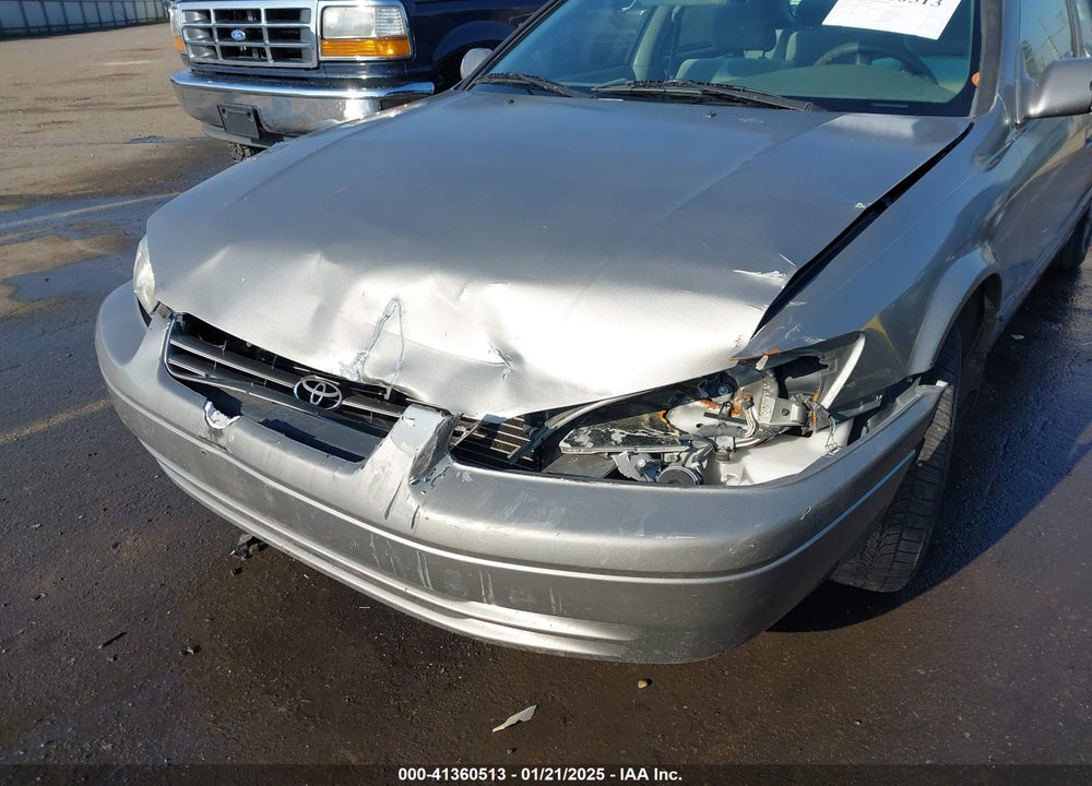 1998 TOYOTA CAMRY LE VIN: JT2BG28K2W0151994