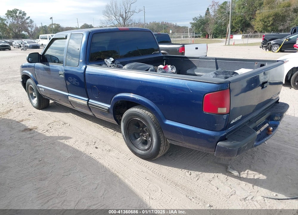 2001 CHEVROLET S-10 LS VIN: 1GCCS195918111564