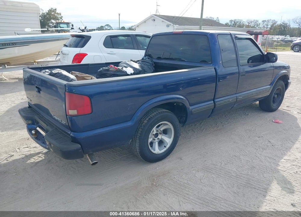 2001 CHEVROLET S-10 LS VIN: 1GCCS195918111564