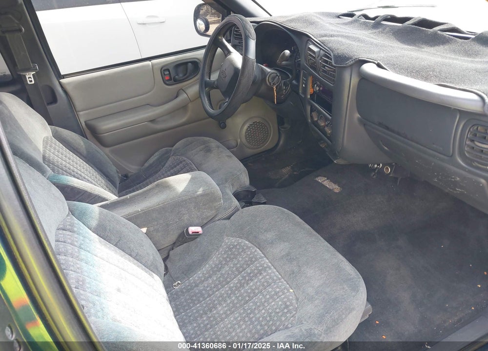 2001 CHEVROLET S-10 LS VIN: 1GCCS195918111564
