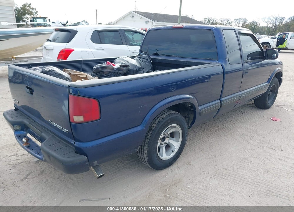 2001 CHEVROLET S-10 LS VIN: 1GCCS195918111564