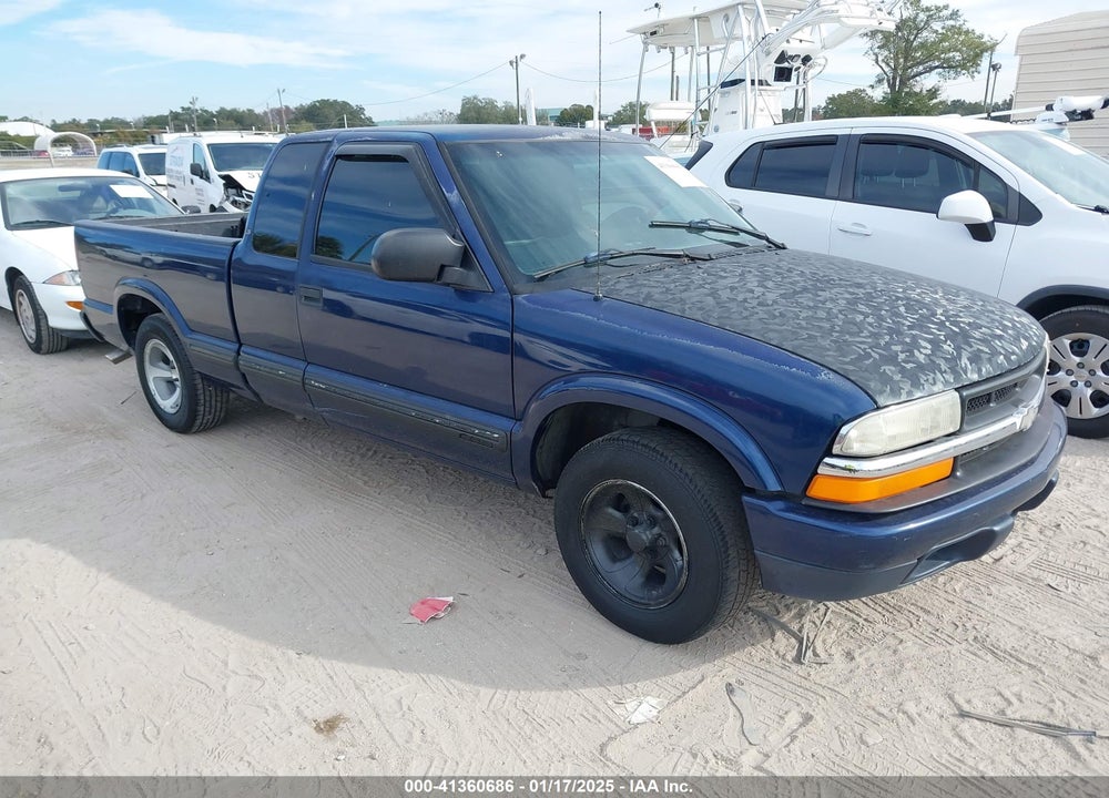 2001 CHEVROLET S-10 LS VIN: 1GCCS195918111564