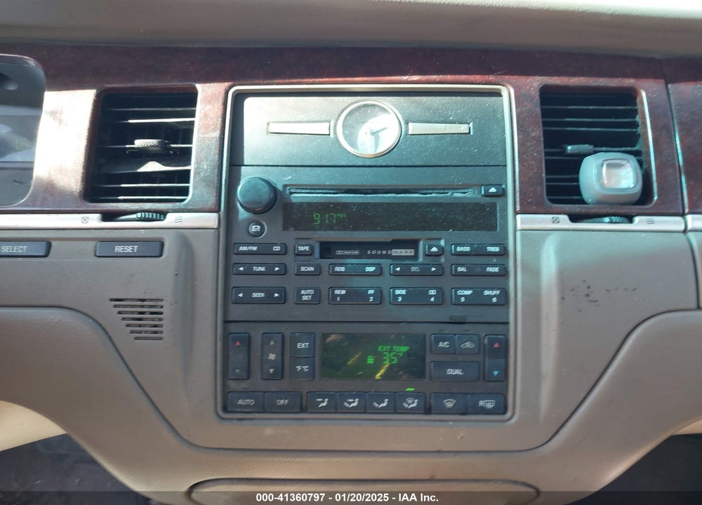 2004 LINCOLN TOWN CAR ULTIMATE VIN: 1LNHM83W84Y668167