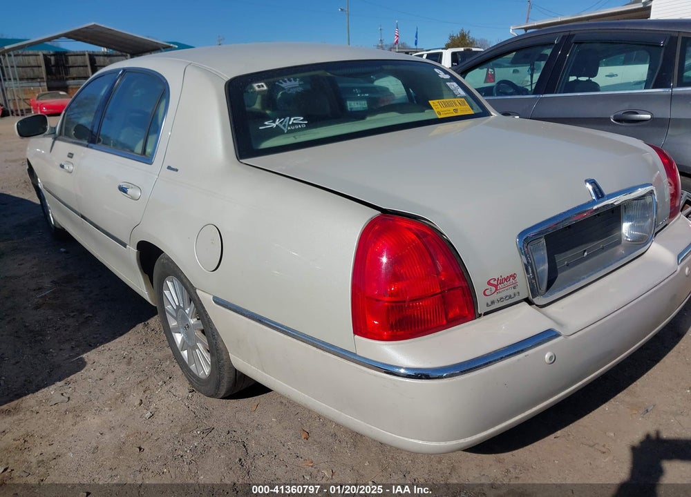2004 LINCOLN TOWN CAR ULTIMATE VIN: 1LNHM83W84Y668167