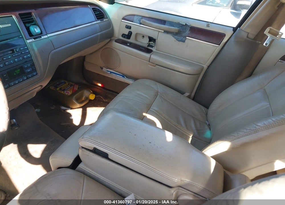 2004 LINCOLN TOWN CAR ULTIMATE VIN: 1LNHM83W84Y668167
