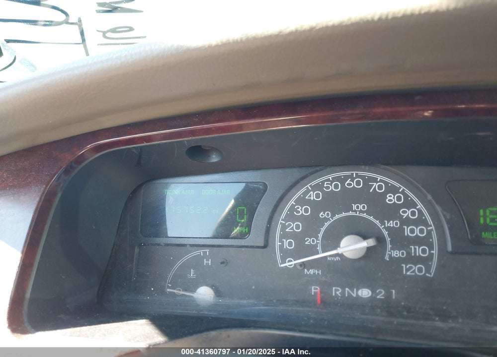 2004 LINCOLN TOWN CAR ULTIMATE VIN: 1LNHM83W84Y668167