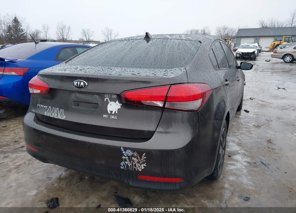 2018 KIA FORTE VIN: 3KPFK4A74JE218667