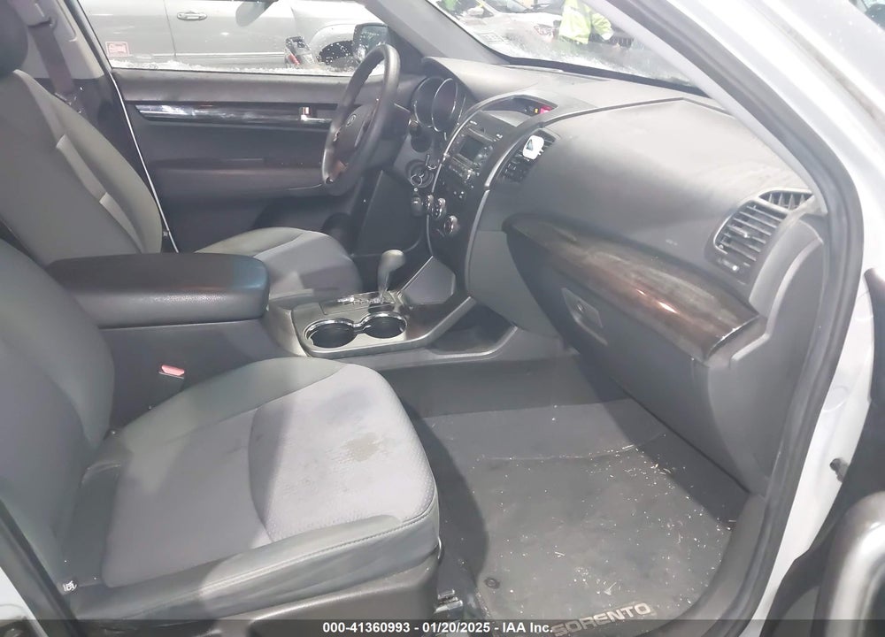 2012 KIA SORENTO LX VIN: 5XYKT3A11CG212719