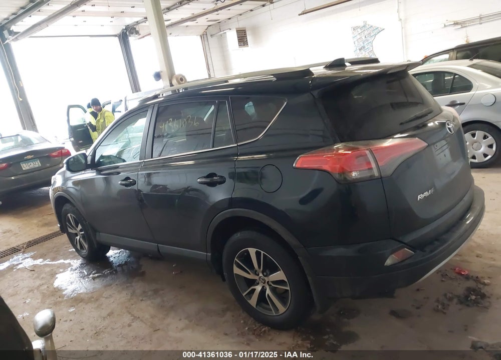 2017 TOYOTA RAV4 XLE VIN: 2T3RFREV8HW564825