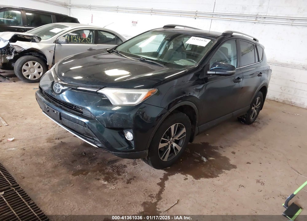 2017 TOYOTA RAV4 XLE VIN: 2T3RFREV8HW564825