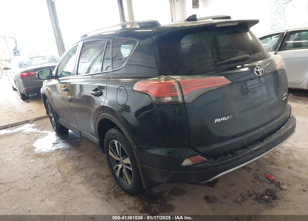 2017 TOYOTA RAV4 XLE VIN: 2T3RFREV8HW564825