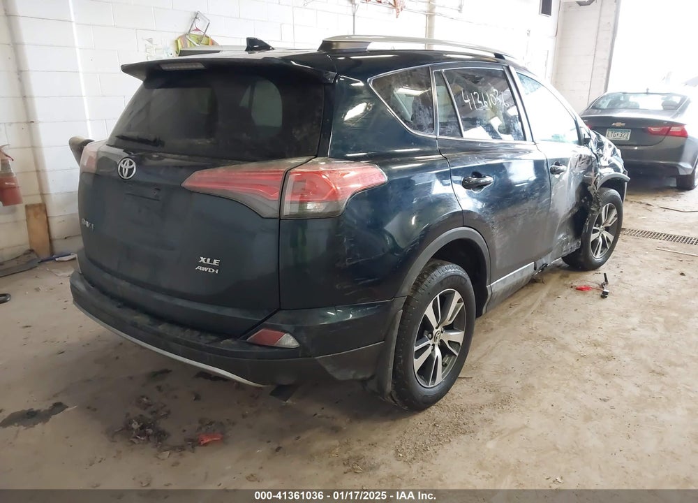 2017 TOYOTA RAV4 XLE VIN: 2T3RFREV8HW564825