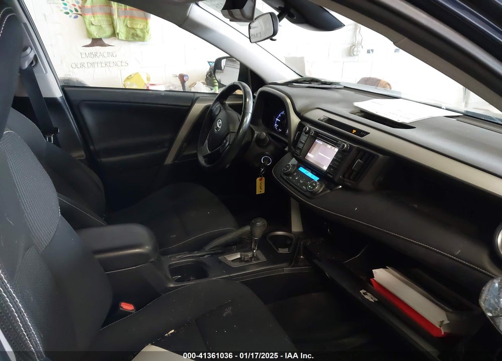 2017 TOYOTA RAV4 XLE VIN: 2T3RFREV8HW564825