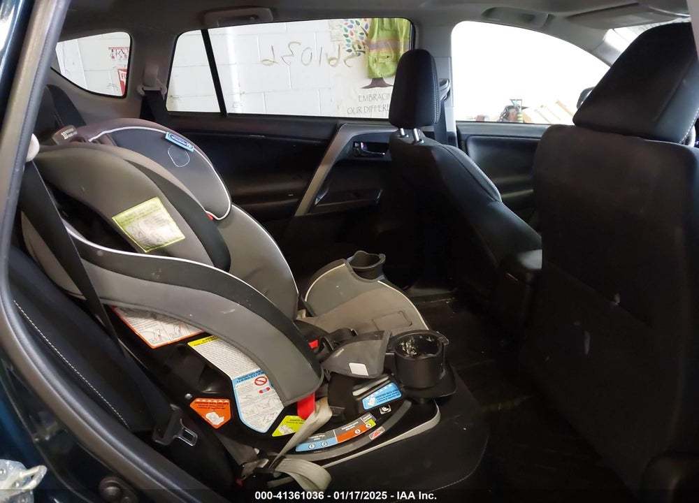 2017 TOYOTA RAV4 XLE VIN: 2T3RFREV8HW564825