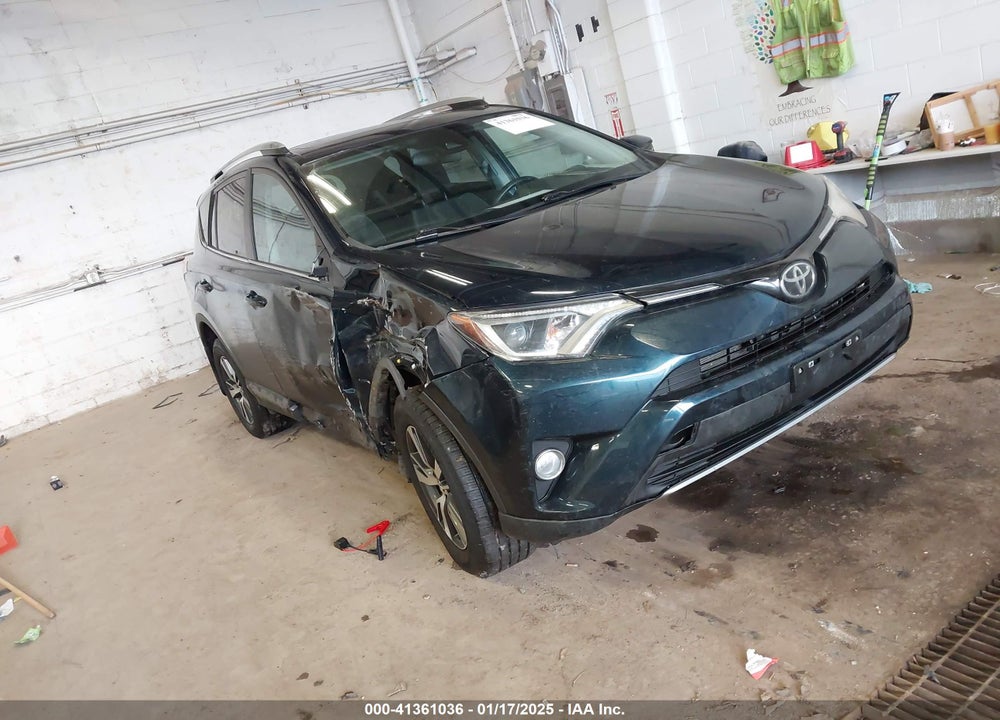2017 TOYOTA RAV4 XLE VIN: 2T3RFREV8HW564825